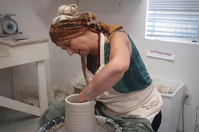 2- Hour Pottery Workshop and Studio Tour in Ojai - Watching the throwing demonstration
