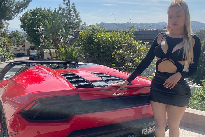 20-Minute Driving Tour: Hollywood to Sunset Blvd in a Lamborghini - Age, passengers, and comfort details