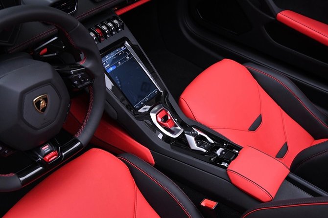 30-Minute Driving Tour: Explore Hollywood in a Lamborghini - Returning to the Walk of Fame