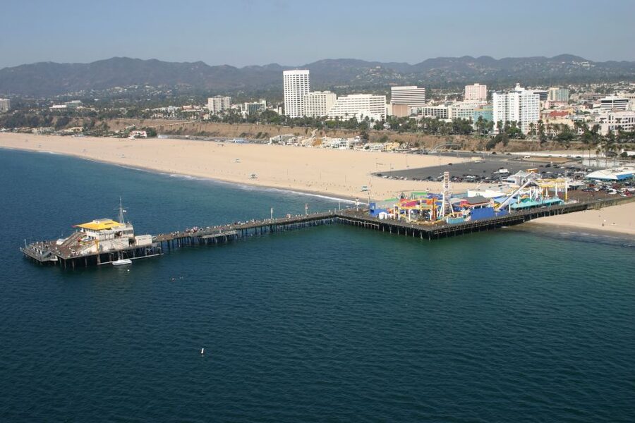 California Coastline & Hollywood Celebrity Helicopter Tour - The Getty Center and Santa Monica Mountains