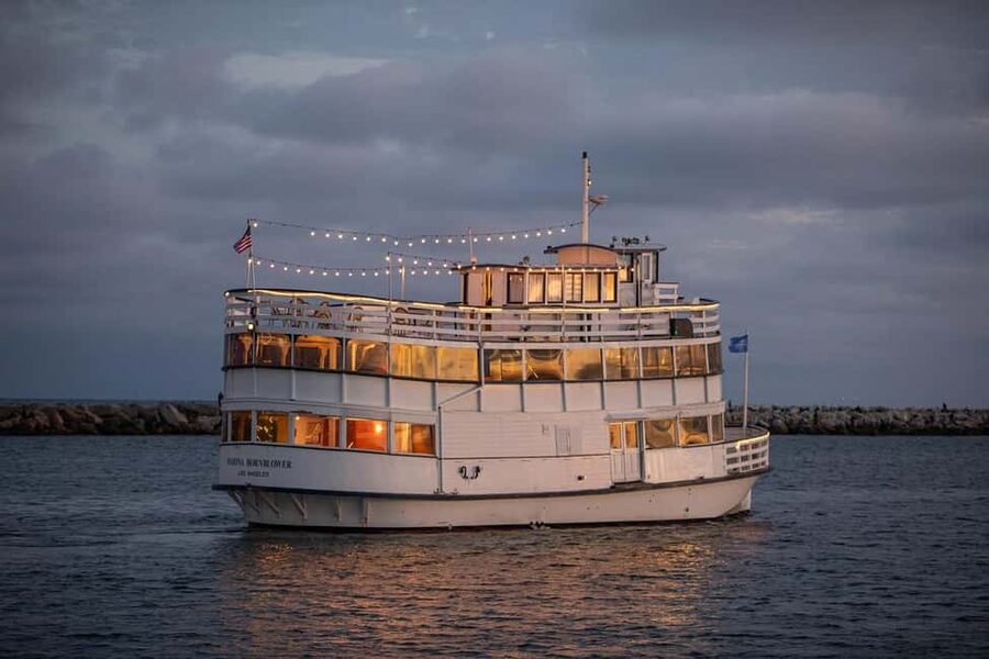 City Cruises Marina Del Rey: Sunset Cruise with Dinner - Drinks, DJ music, and the evening mood