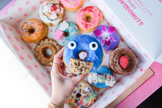 Discover California Donut Culture: Santa Monica’s Sweetest Tour - Third Street Promenade and the Final Walk