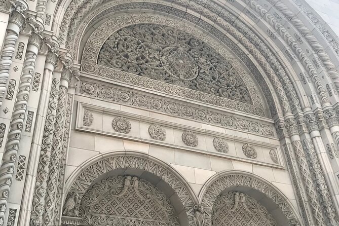 Downtown Los Angeles Architecture Walking Tour - Broadway’s theaters, signs, and former glamour