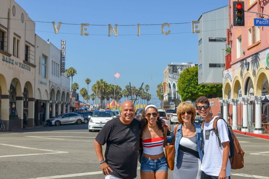 Full-Day City Tour of LA, Hollywood, Beverly Hills & Beaches - Santa Monica Pier: your first taste of the coast
