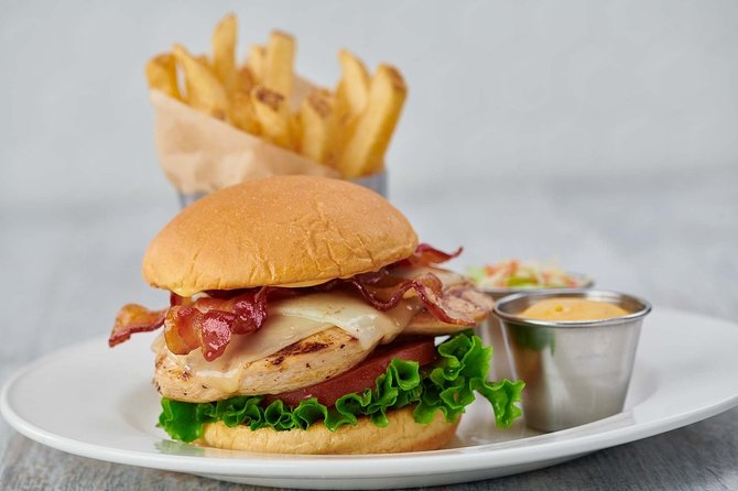 Hard Rock Cafe Hollywood - Service, food, and the role of the setting