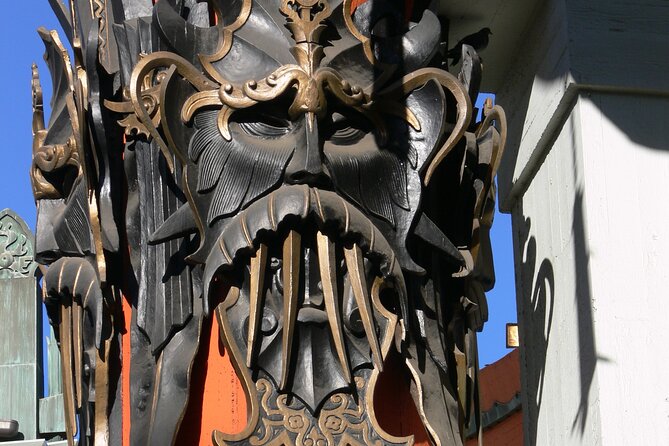 Historic Hollywood Boulevard and Movie Palaces Walking Tour - What the guides add to the walk