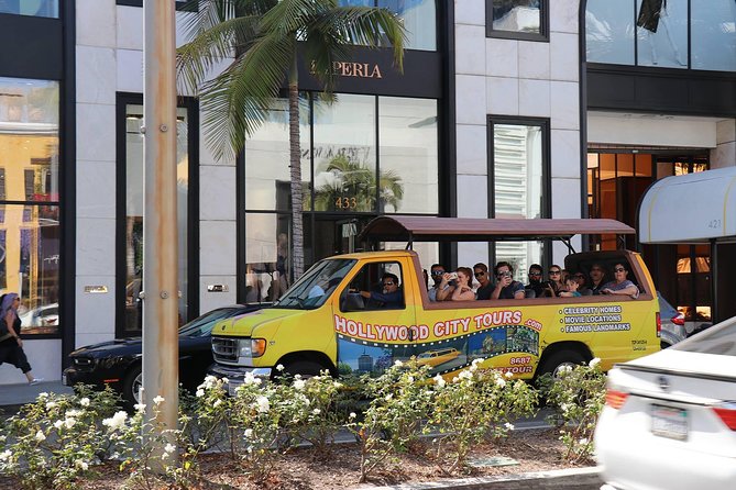 Hollywood and Celebrity Homes Bus Tour - Which guide can make or break the ride