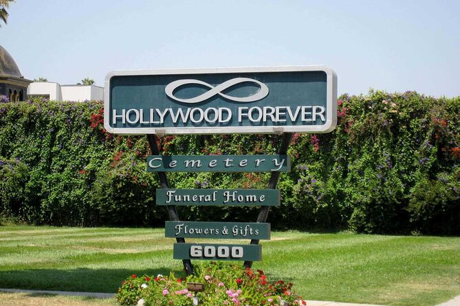 Hollywood Chills 3-Hour Tour: Celebrity Scandals and Cemeteries - What the guide adds to the experience