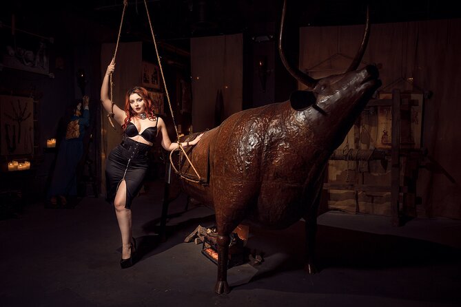 Hollywood: Medieval Torture Museum Ticket with Ghost Hunting - Trying the ghost-hunting activity
