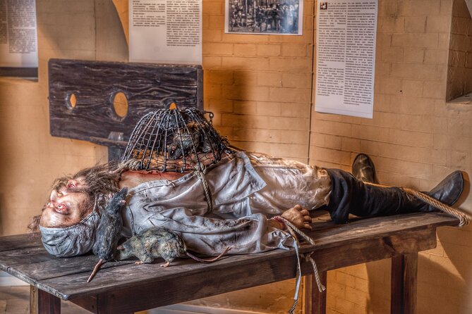 Hollywood: Medieval Torture Museum Ticket with Ghost Hunting - Languages and how to prepare