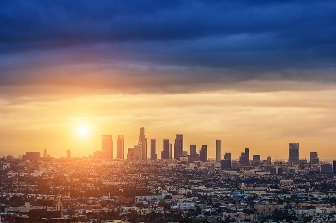 Hollywood Night Tour with Griffith Observatory - The climb toward Griffith Park