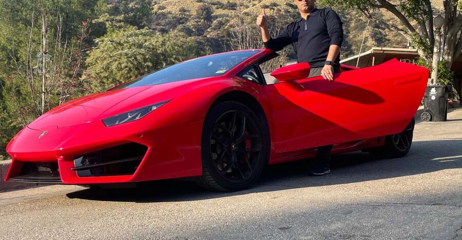 Hollywood Sign 30 Min Lamborghini tour (Drive or Be driven) - Cruising past the Walk of Fame
