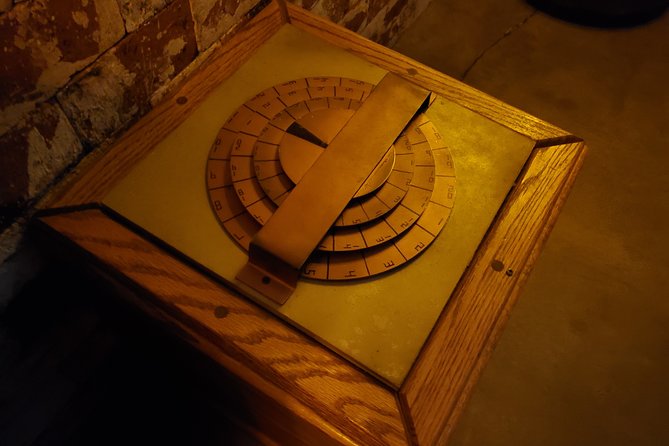 Jack the Ripper Escape Room Game for Private Group - A good fit for families, couples, and team events