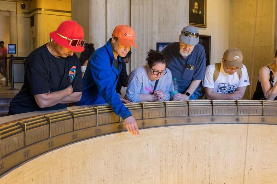 LA: Griffith Observatory Insider Tour - Inside the observatory: science made easier to understand