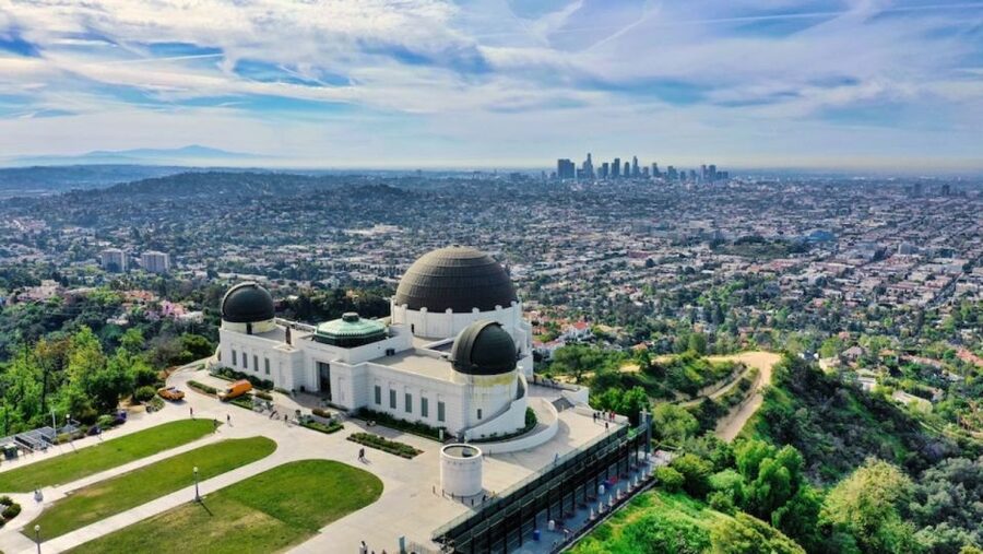 LA: Private Getty Center to Griffith Observatory Guided Tour - Beverly Hills in a narrated 25-minute drive