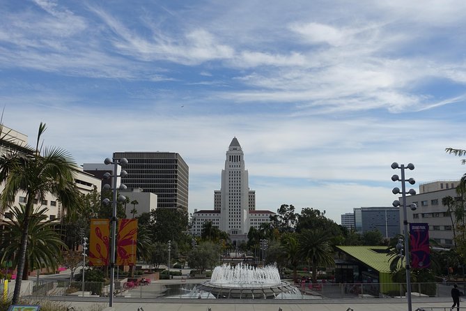 Los Angeles Beginnings Walking Tour - The Broad, MOCA, and the arts district around them