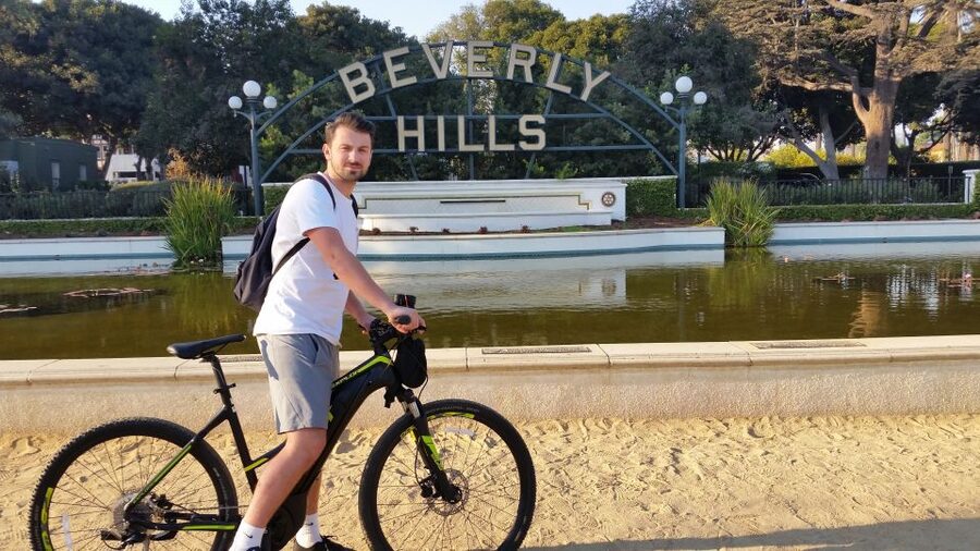 Los Angeles: Bike Rental (all types) - Picking up the bike on Santa Monica Boulevard