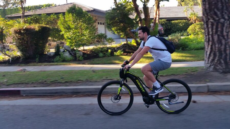 Los Angeles: Bike Rental (all types) - Following Route 66 toward Santa Monica Pier