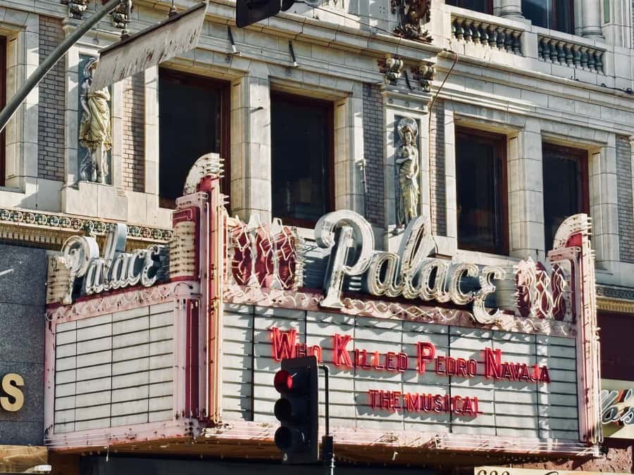 Los Angeles: Downtown History & Architecture Walking Tour - What the guide’s style adds