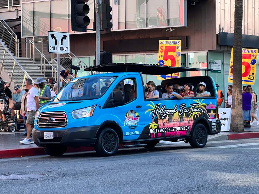Los Angeles: Famous Neighbourhoods and Celebrity Homes Tours - What this Los Angeles tour is really trying to do