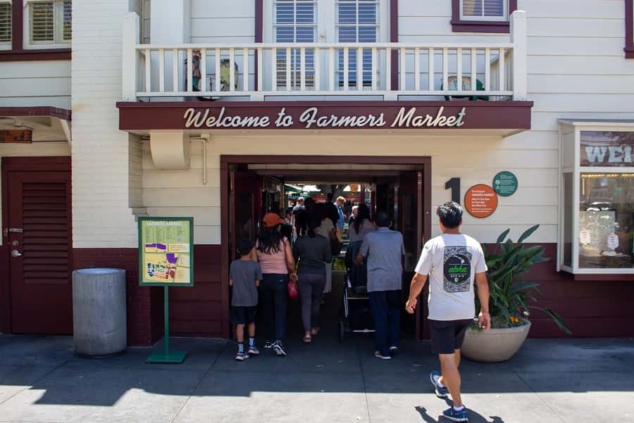 Los Angeles: Famous Neighbourhoods and Celebrity Homes Tours - Beverly Hills, Rodeo Drive, Bel Air, and The Getty Center
