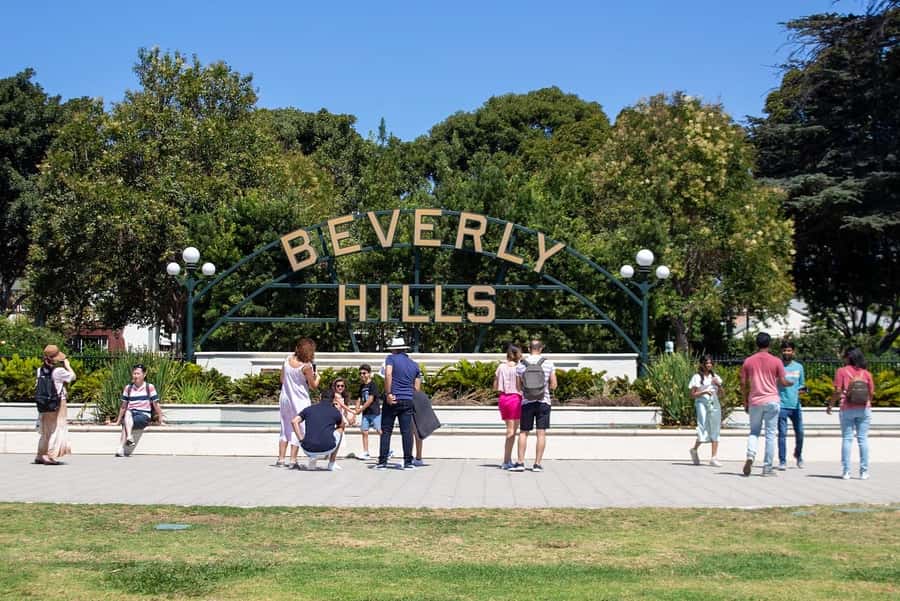 Los Angeles: Famous Neighbourhoods and Celebrity Homes Tours - Hollywood Walk of Fame and the Sunset Strip