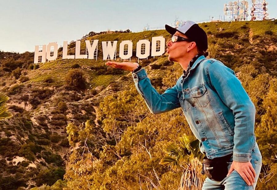 Los Angeles: Front & Back of Hollywood Sign Hike Guided Tour - Going behind the sign for a second angle