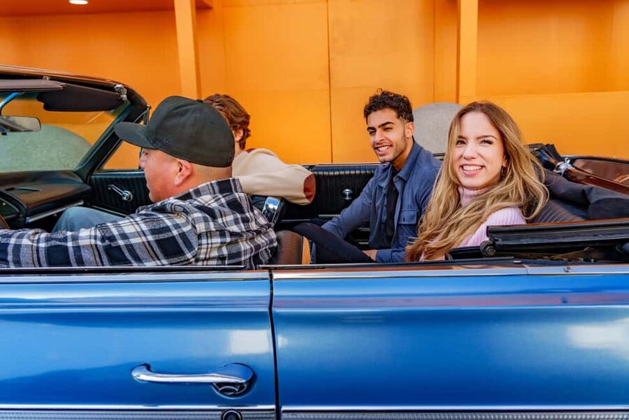 Los Angeles: Golden Route Tour in a Classic Lowrider - Cruising Rodeo Drive and Beverly Hills