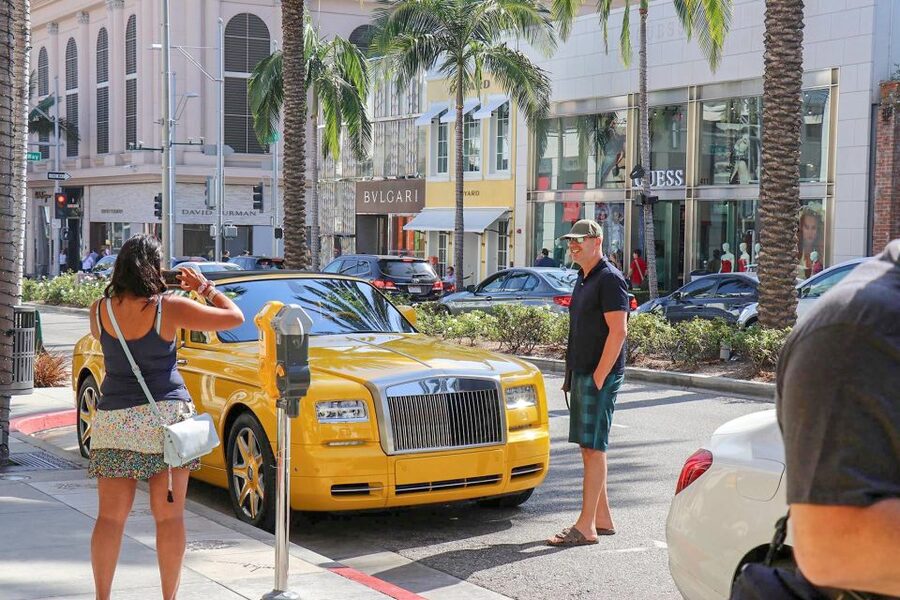 Los Angeles: Hollywood & Celebrity Homes Open-Air Bus Tour - Sunset Boulevard and the clubs of West Hollywood