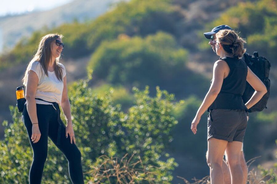 Los Angeles: Hollywood Sign Adventure Hike and Tour - The downhill return and final photo stops