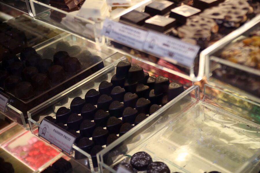 Los Angeles: Old Pasadena Food & Tasting Walking Tour - Who should book this Old Pasadena walk?