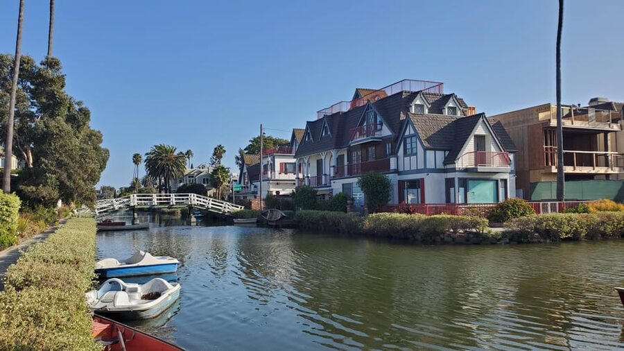 Los Angeles: private sightseeing tour - Echo Park Lake adds a slower 20 minutes