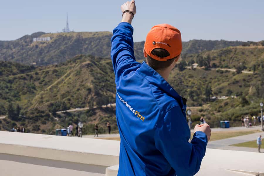 Los Angeles: Private Tour of Griffith Observatory - Meeting your guide at the Astronomers Monument