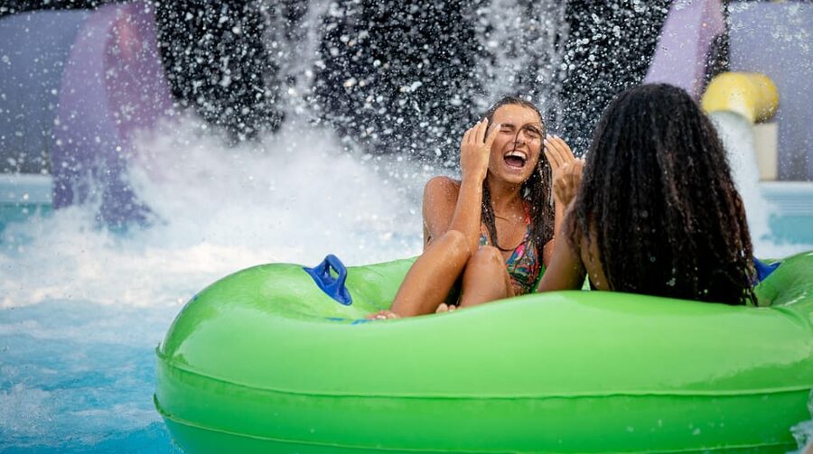 Los Angeles: Raging Waters Admission Ticket - The one-million-gallon wave pool