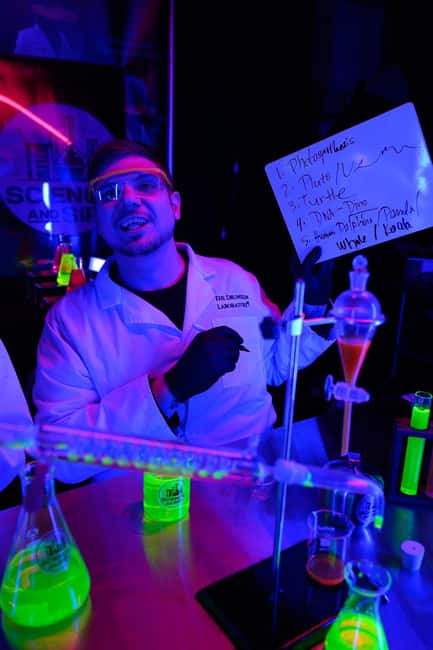 Los Angeles: Science and Sip™ The Drunken Laboratory - A science classroom with a cocktail in hand