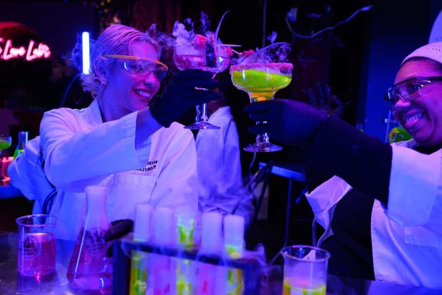 Los Angeles: Science and Sip™ The Drunken Laboratory - Photo moments are part of the experience