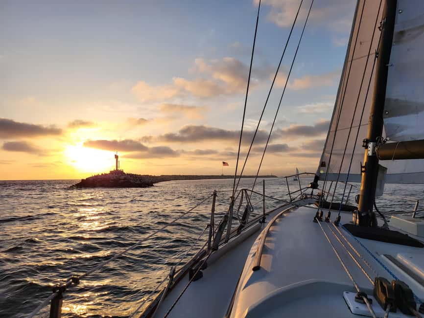 Los Angeles: Sunset Sailing - Sailing toward Santa Monica at sunset