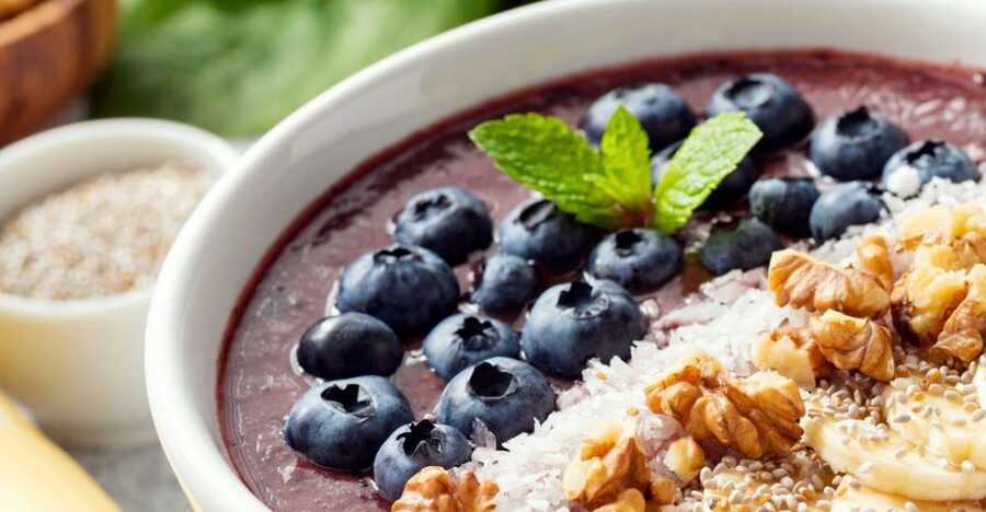 Los Angeles: Venice Beach Food Tour with Tastings - Starting with an acai bowl at The Cow’s End
