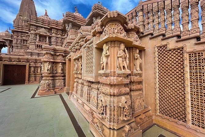 Mandir & Buddhist Temple Tour with Indian Lunch & Chinese Tea - Indian food and the first practical question to ask