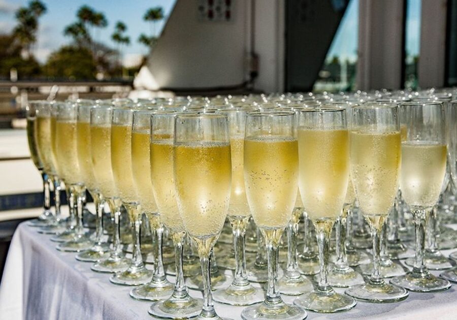 Marina Del Rey: Christmas Eve Buffet Brunch or Dinner Cruise - Reading the buffet before you book