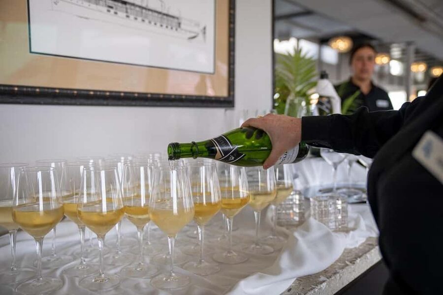 Marina del Rey: City Cruises Champagne Brunch Cruise - What appears on the brunch buffet