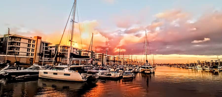 Marina Del Rey Luxury Boat Cruise Wine, Charcuterie Sealions - Why sunset is the popular choice