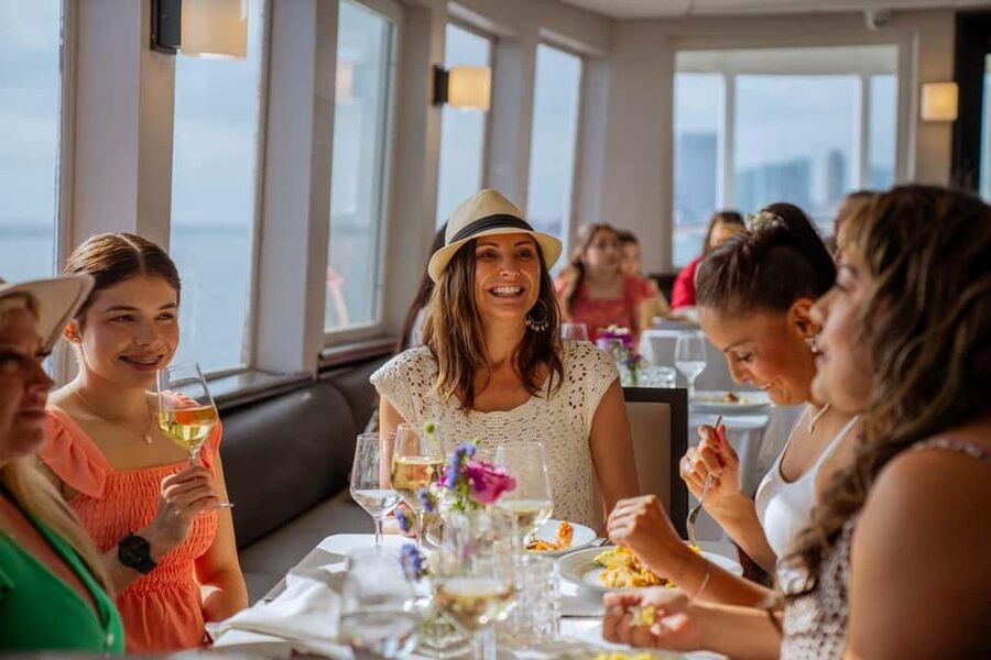 Newport Beach: City Cruises Champagne & Brunch Buffet Cruise - Boarding at Mariner’s Mile Marina