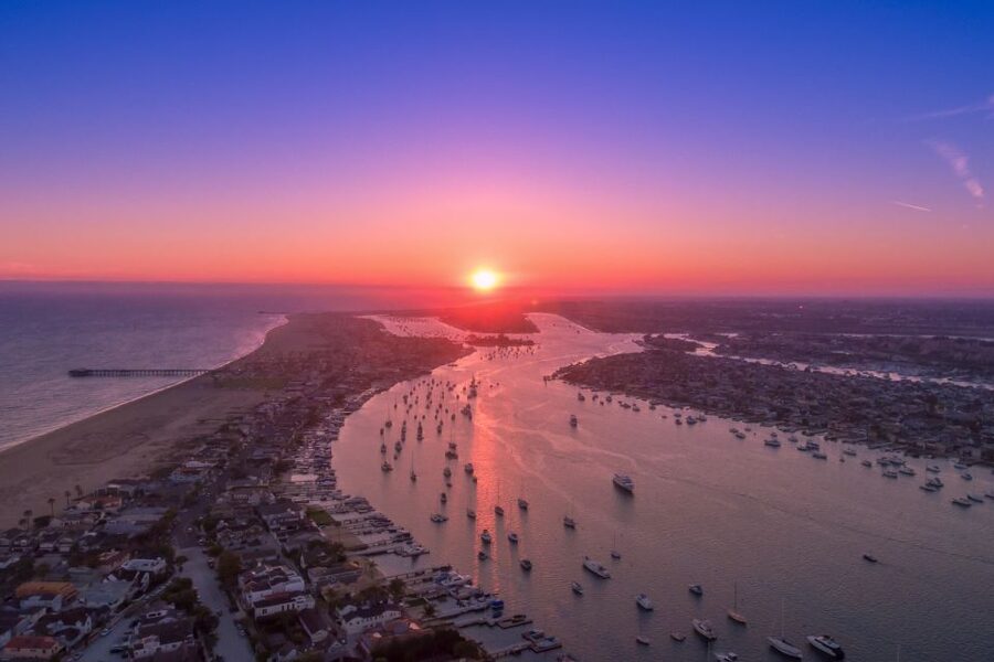 Newport Beach: City Cruises Weekend Dinner Cruise with DJ - Service and special occasions