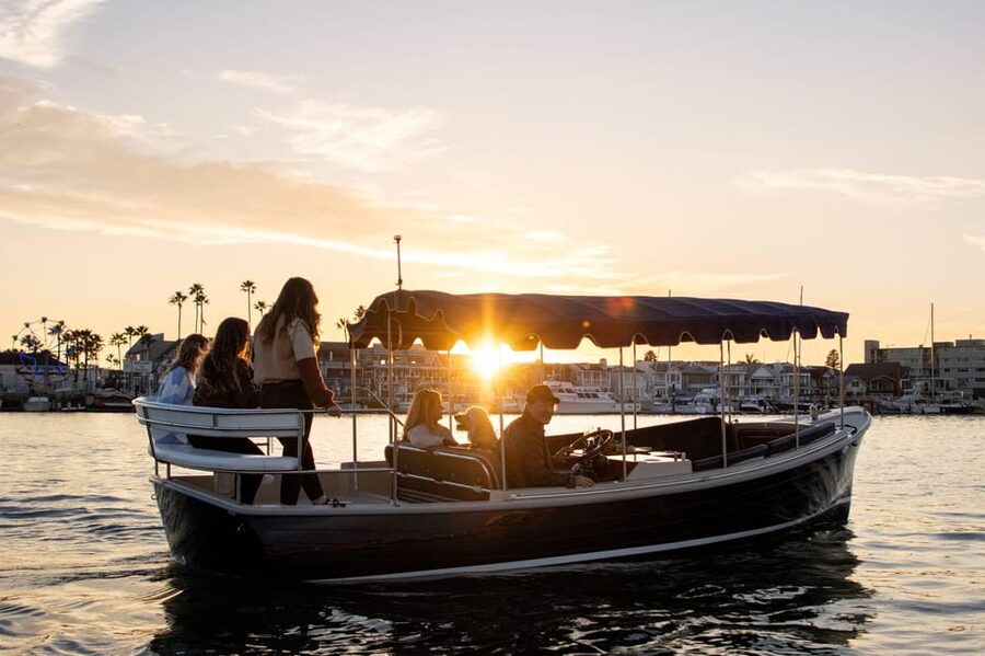 Newport Beach: Electric Boat Rental - Learning to drive the electric boat