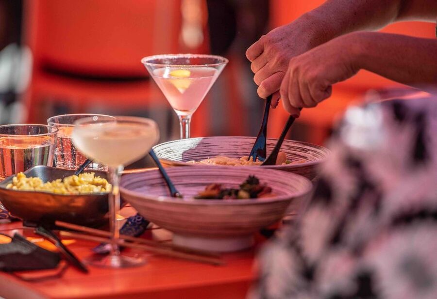 Palm Springs: Drag Show with Brunch - Bottomless drinks during the performance