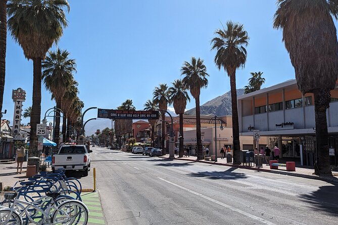 Palm Springs Scavenger Hunt Walking Activity and Game - Key points at a glance