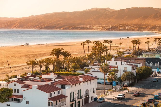 Private 4-Hour Limo Tour of LA by a TV Personality with Drinks - Santa Monica Pier and the Pacific Coast