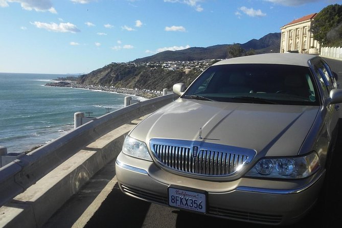 Private 4-Hour Limo Tour of LA by a TV Personality with Drinks - What the $875 Price Really Buys