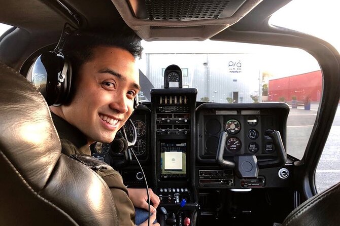 Private Air Tour of Los Angeles - The Hollywood Sign and the best camera moment